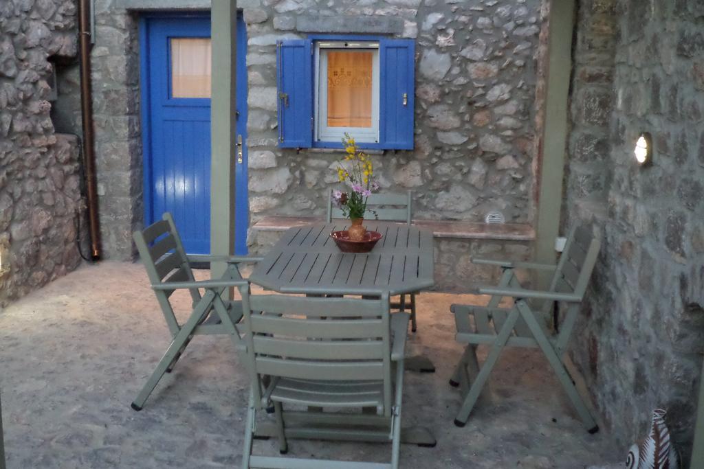 Ferienwohnung To Petradi Avgonima Exterior foto